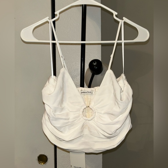 Abercrombie & Fitch Tops - Abercrombie & Fitch Ruched O-Ring Top
Color: WHITE
Size: WHITE S